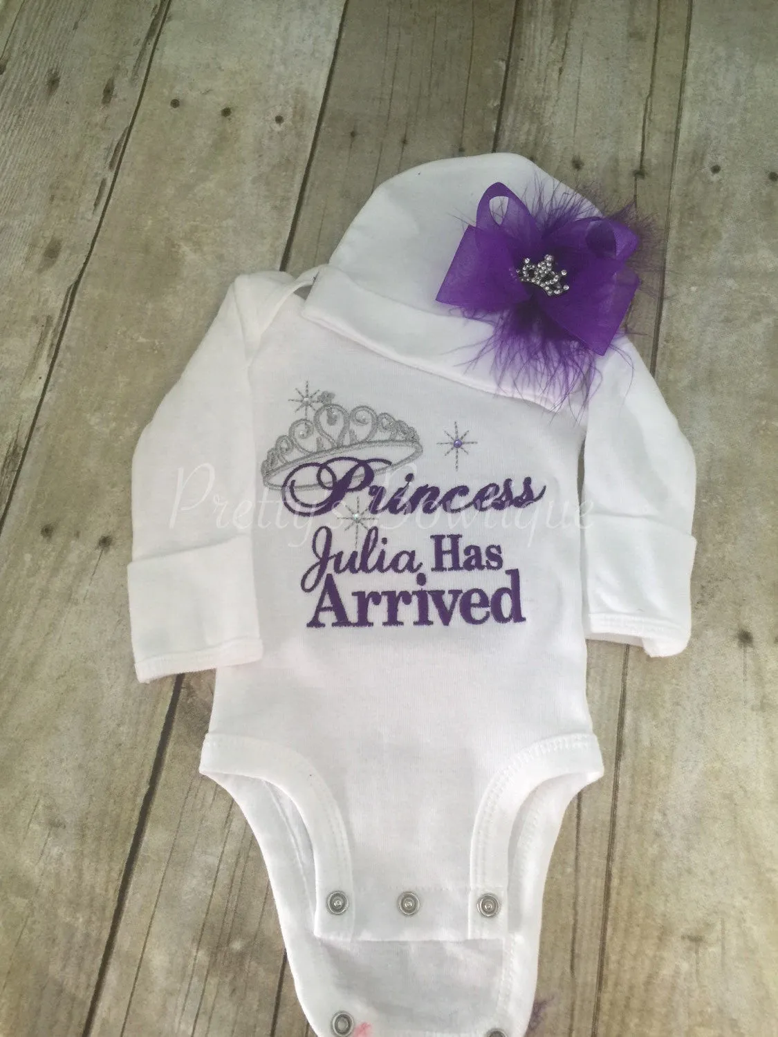 Baby girl coming home outfit -- The Princess has arrived personalized shirt or bodysuit and hat set.  Perfect for hospital or coming home ou