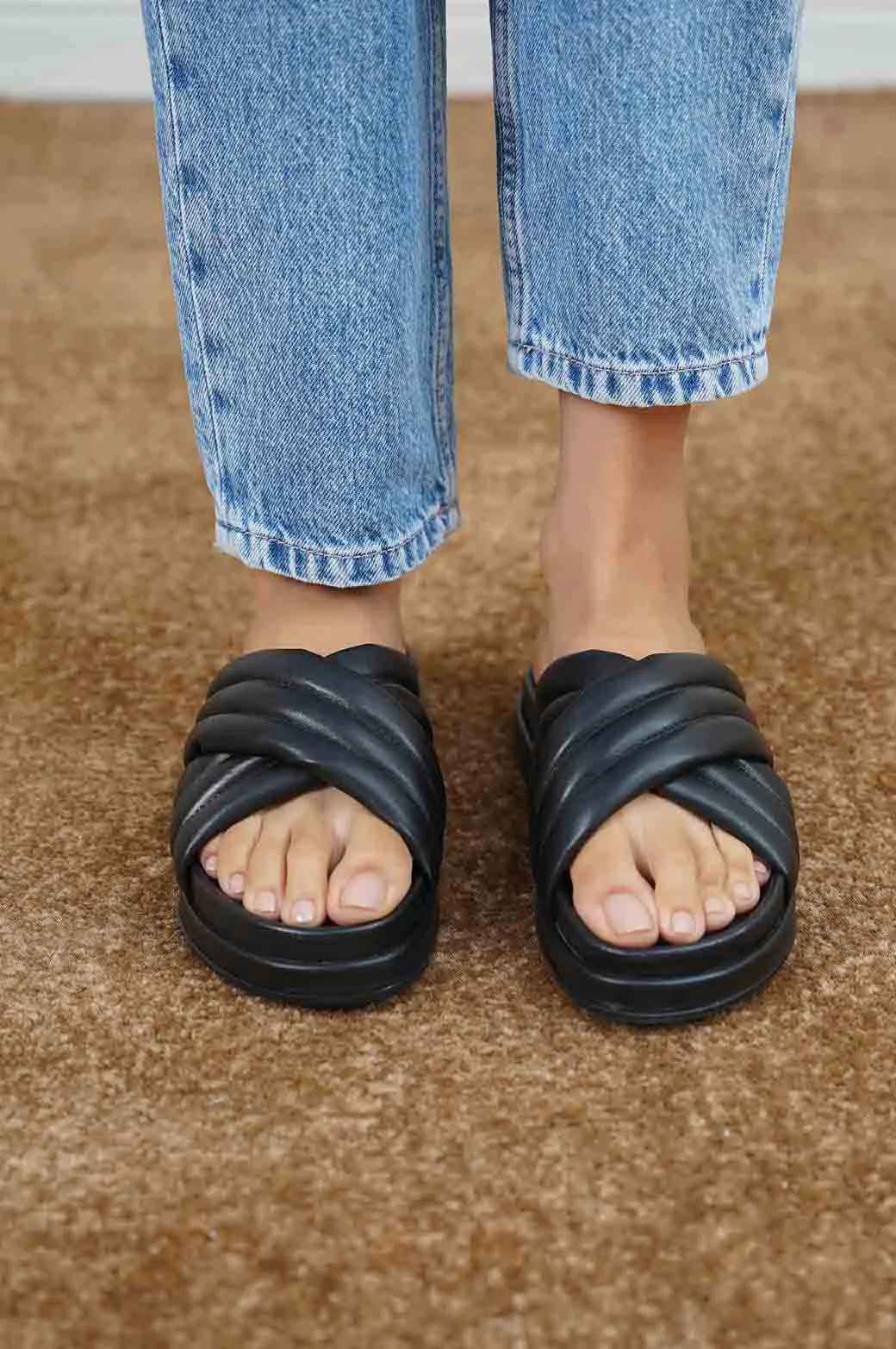 LEATHER COMFORT SLIDES