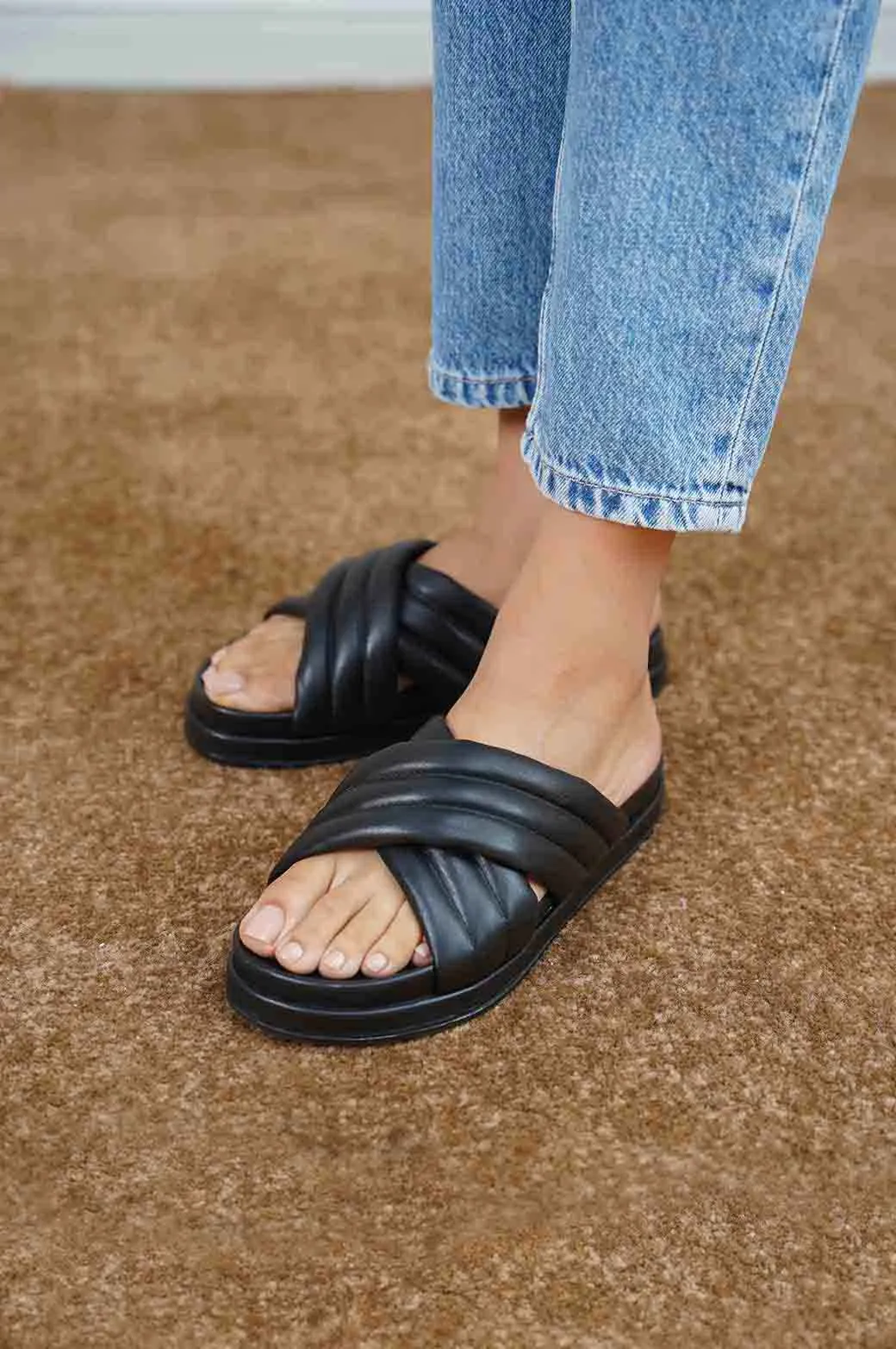 LEATHER COMFORT SLIDES