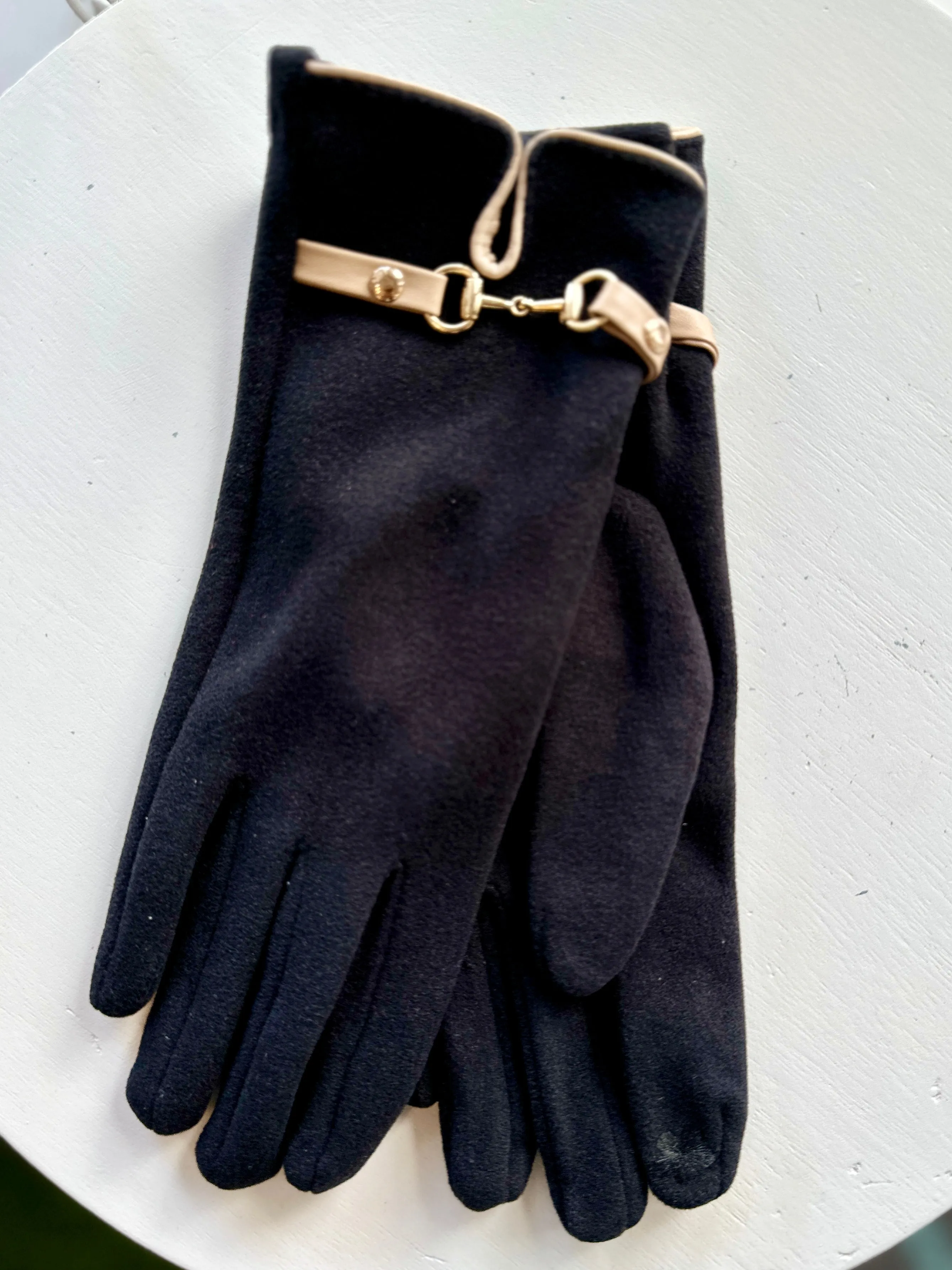 Moda Texting Gloves w/ Belt Buckle Accent