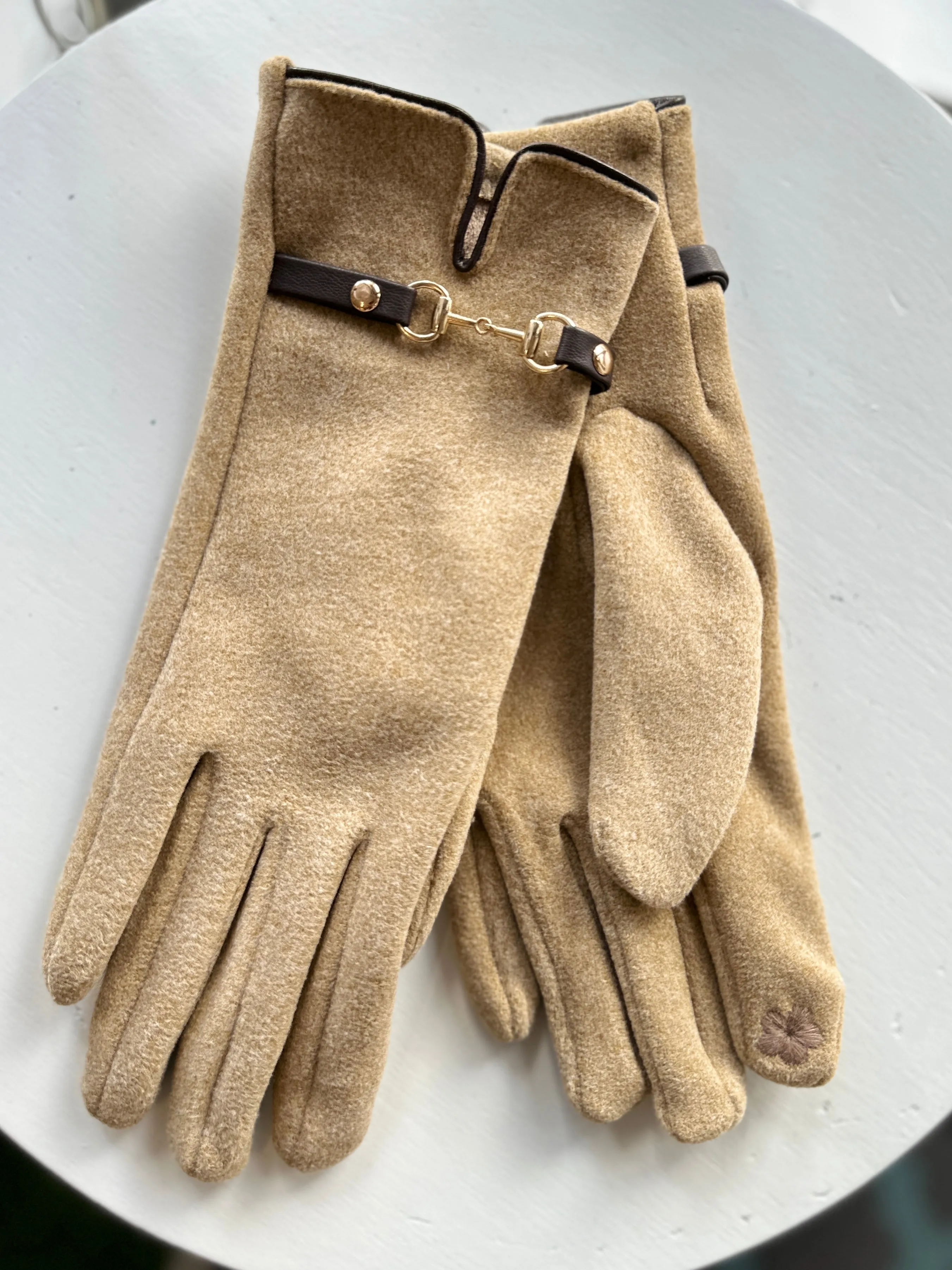 Moda Texting Gloves w/ Belt Buckle Accent