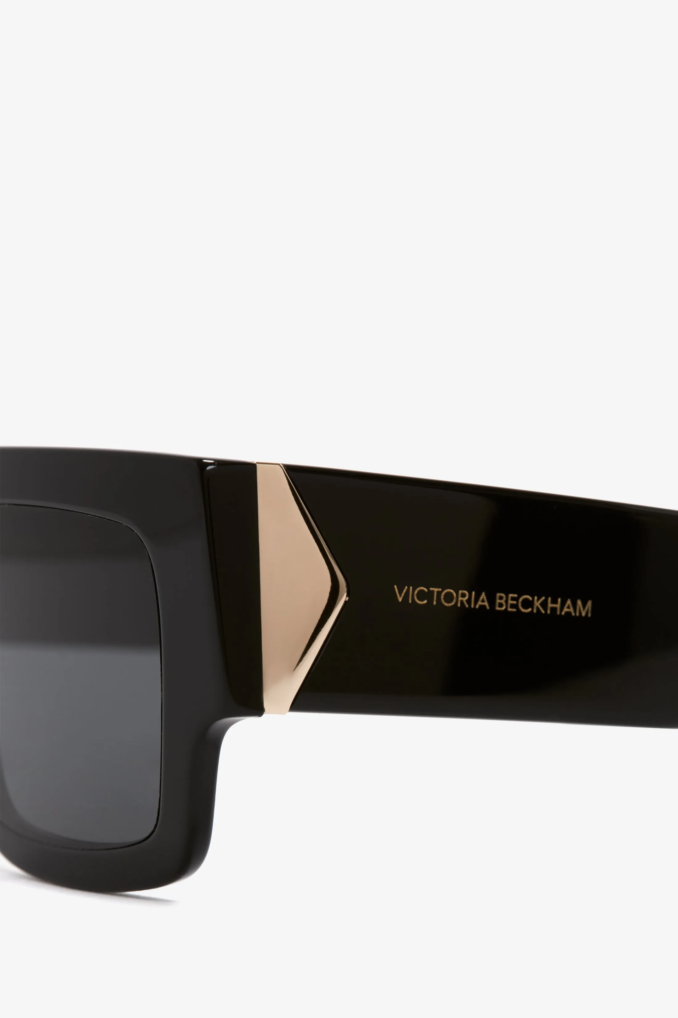 V Plaque Frame Sunglasses In Black